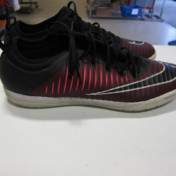Nike Black and Burgundy Athletic Shoes - Picture 3 of 7